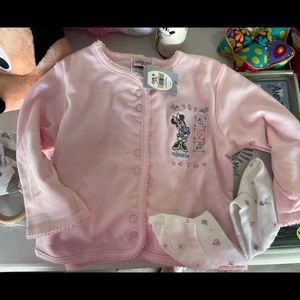 Minnie Mouse outfit and blanket